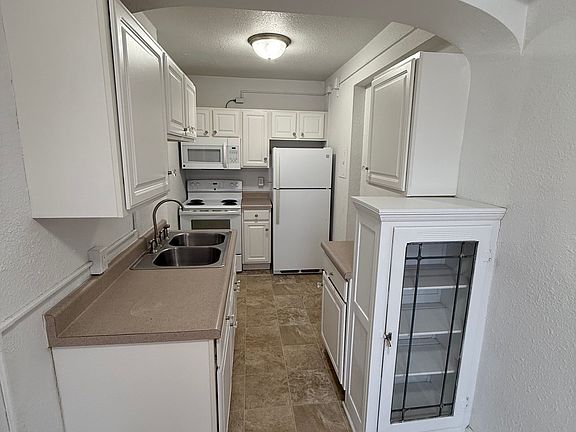 2nd image of 727 N Capitol Ave #207