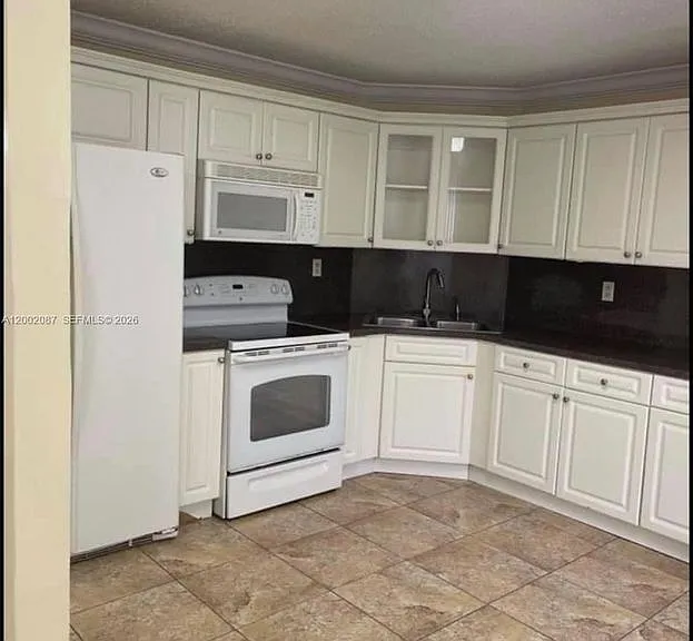 6795 SW 132nd Ave #203 — Photo 3