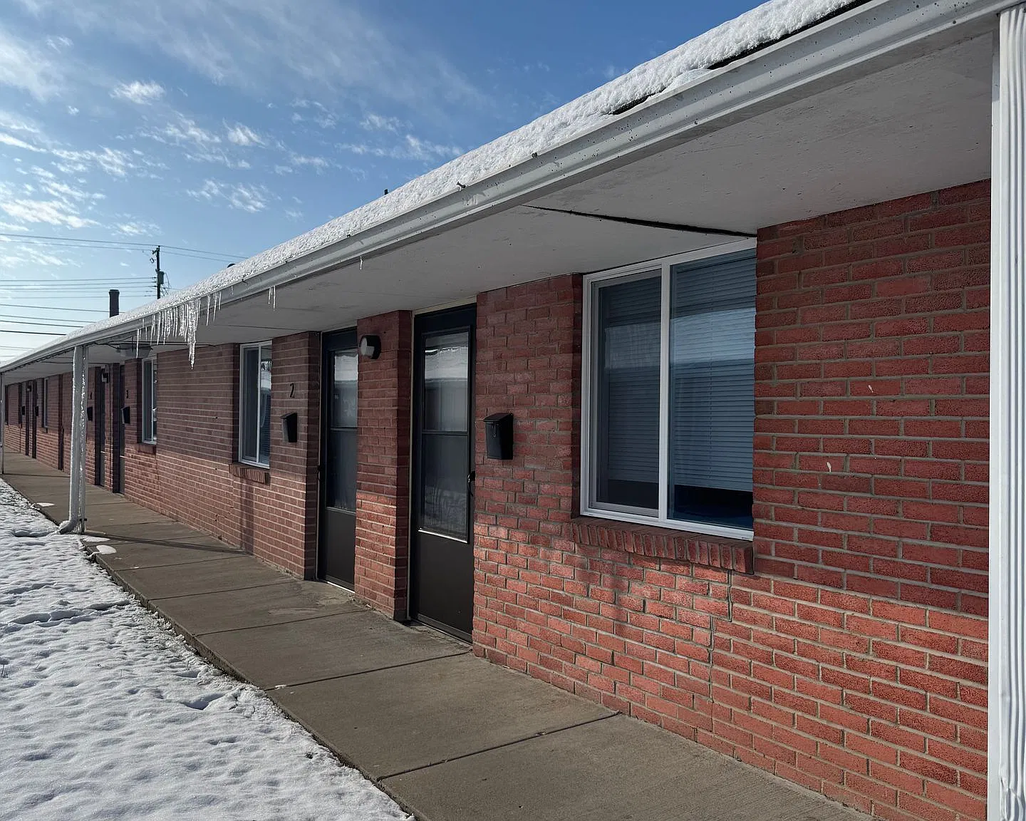 403 E Washington St — Photo 1