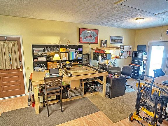 3rd image of 2547 Vayview Dr