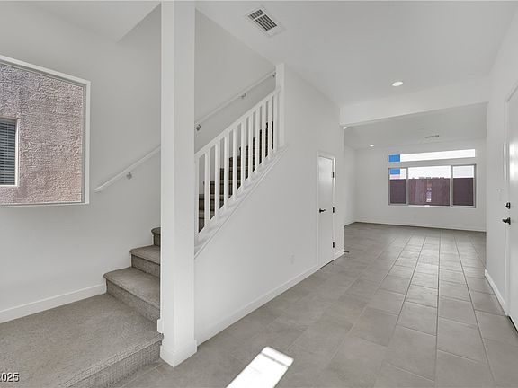 5th image of 5566 Erindale Terrace Ave