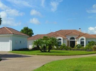 160 Front St, Rockport, TX 78382