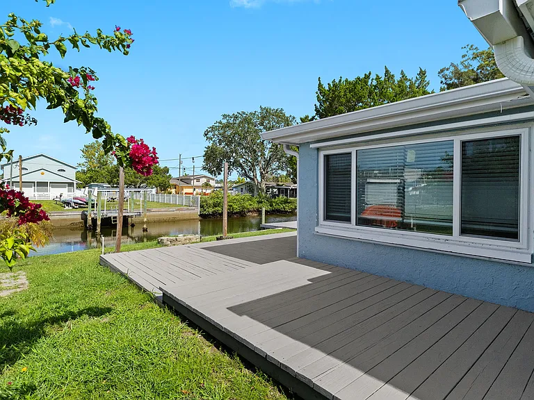 13916 Sommers Ave — Photo 5