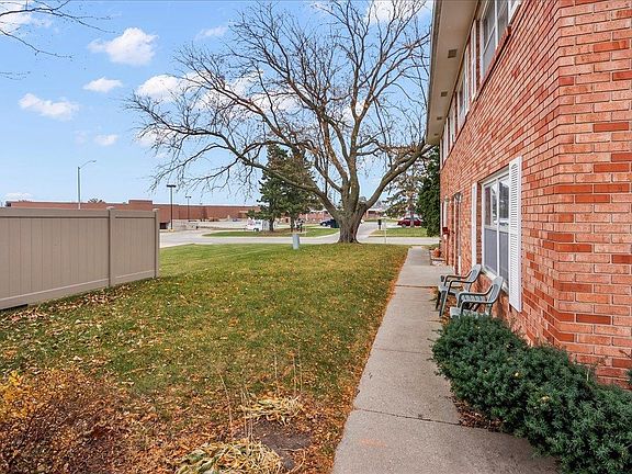 3rd image of 2421 Crescent Dr APT 4
