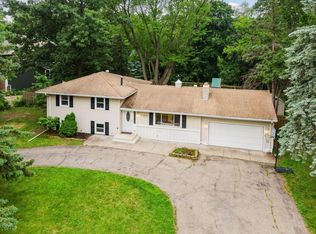 4000 Auburn Dr, Minnetonka, MN 55305