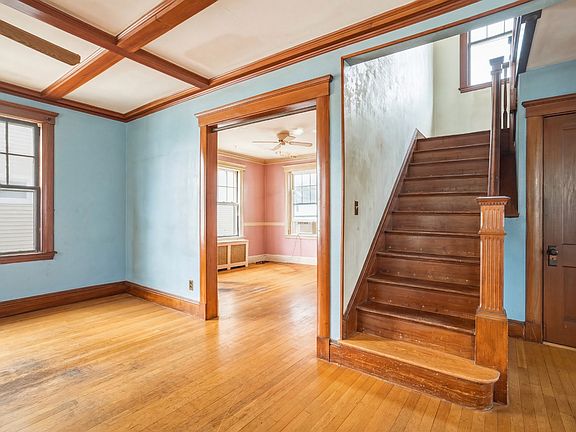 4th image of 17 Harriet Ave