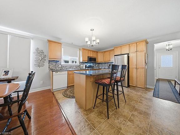 4th image of 385 Park Rd N #1