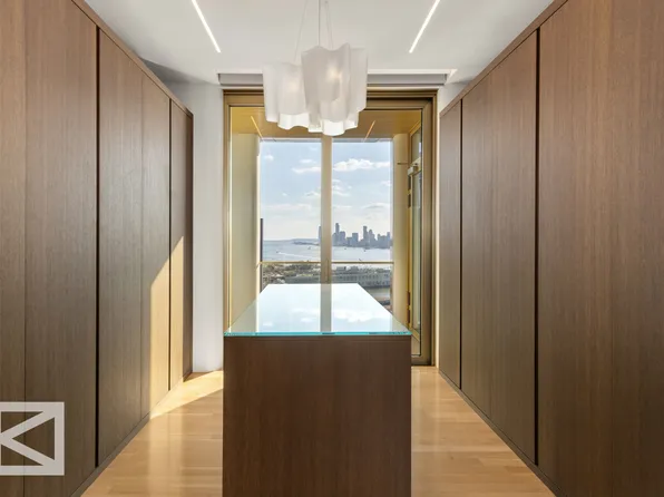 551 West 21st Street image 23 of 31