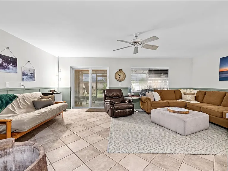 2392 Hanover Dr — Photo 10