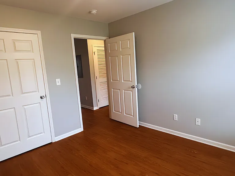 Chilewich Apartments — Photo 28