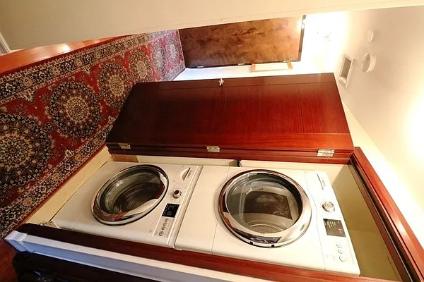 Sold by Dom Realty | media 23