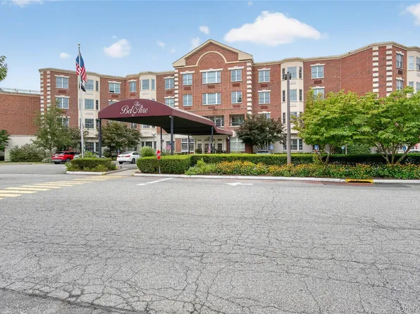 50 Merrick Avenue #423, East Meadow, NY 11554