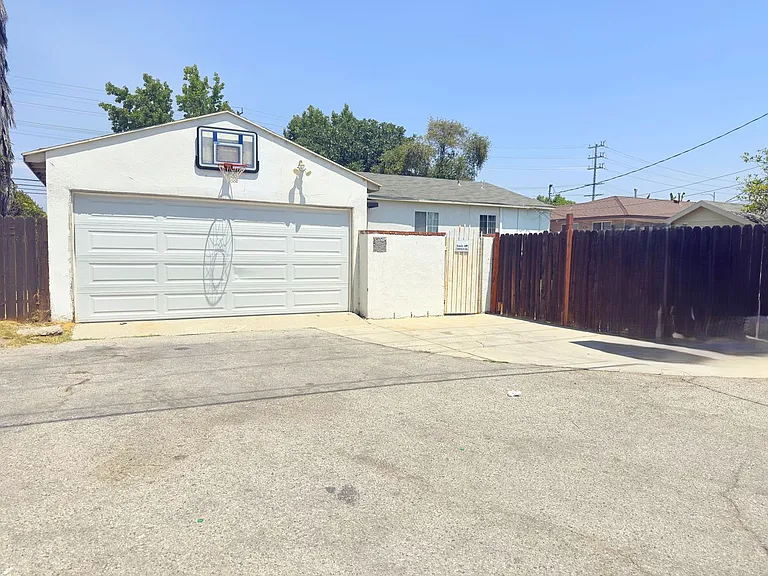 16656 Nordhoff St — Photo 23