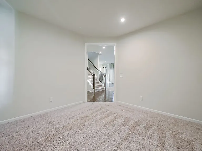 1582 Beachwood Dr — Photo 5