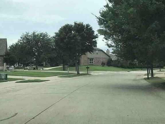 Exterior Neighborhood (street photo)