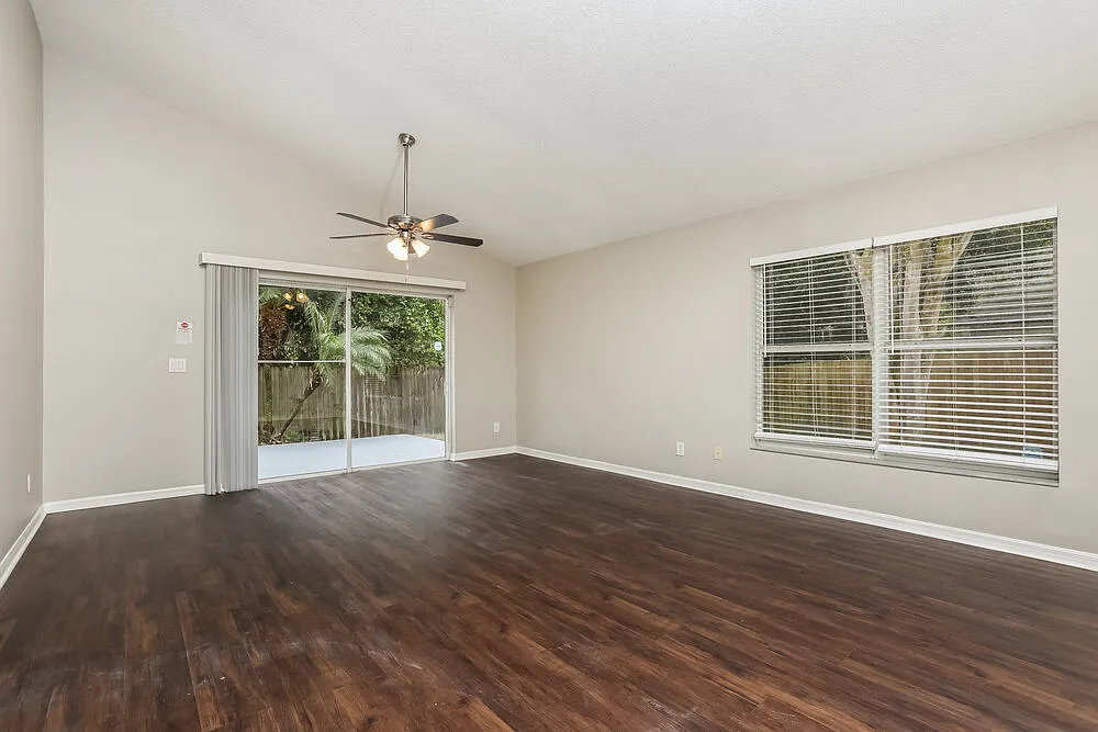 3 bed, 2.0 bath, 1740 sqft, $2,525 — Photo 3