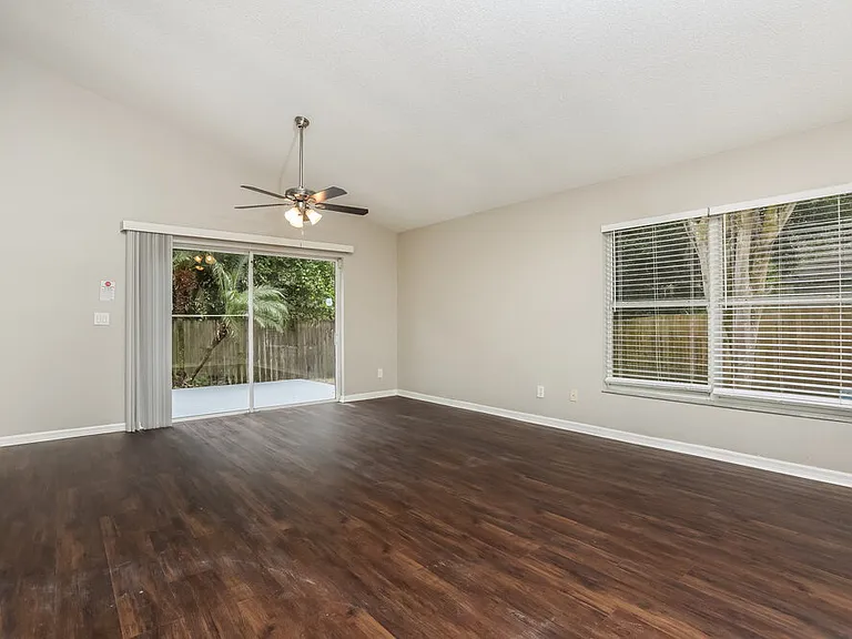 13709 Valleybrooke Ln — Photo 3