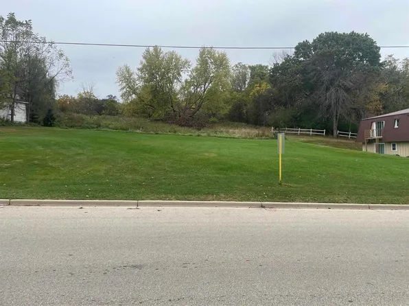 8 Moorland Dr, Markesan, WI 53946