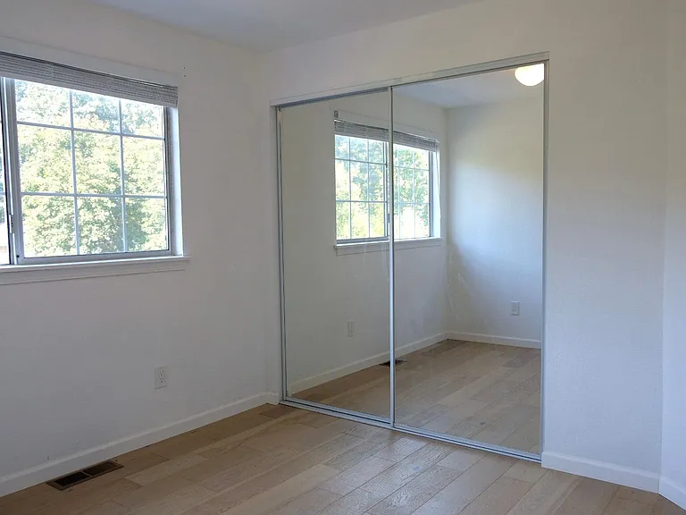 11711 NE 107th Pl — Photo 18