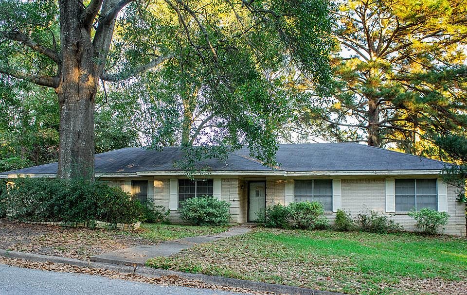 1st image of 2312 Dogwood Dr