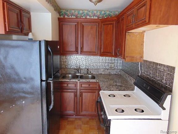 5th image of 1958 Ackley Ave #163