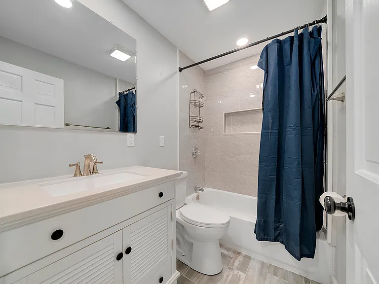 112 Liverpool Dr SE — Photo 13