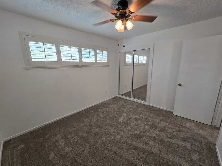 261 W Newburgh St — Photo 12