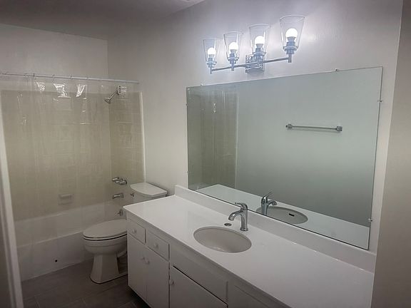 4th image of 930 Westbourne Dr #B8f4d5adb