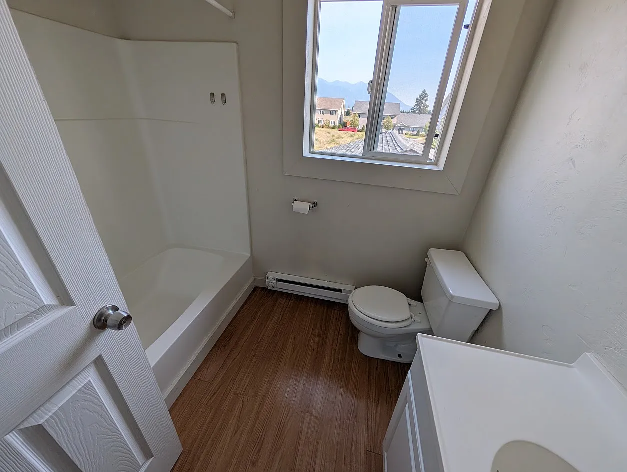 2 bed, 1.5 bath, 960 sqft, $1,300 — Photo 4