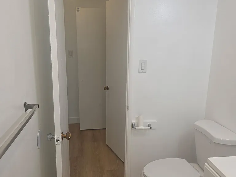 931 S Trident St #B — Photo 11
