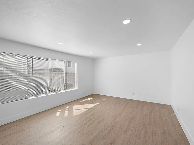 219 Avenida Santa Barbara — Photo 2