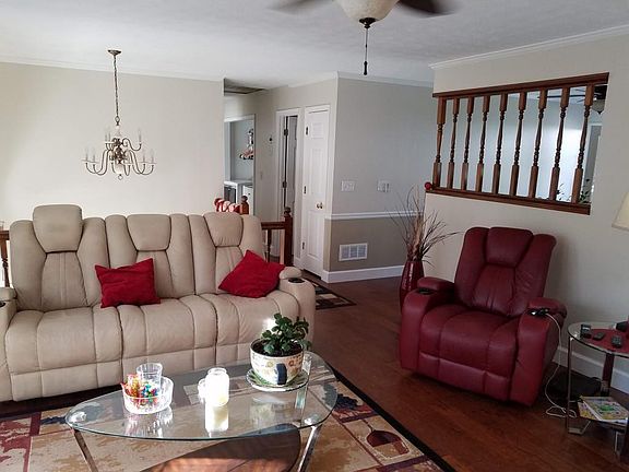 5th image of 2440 Salem Ct SW