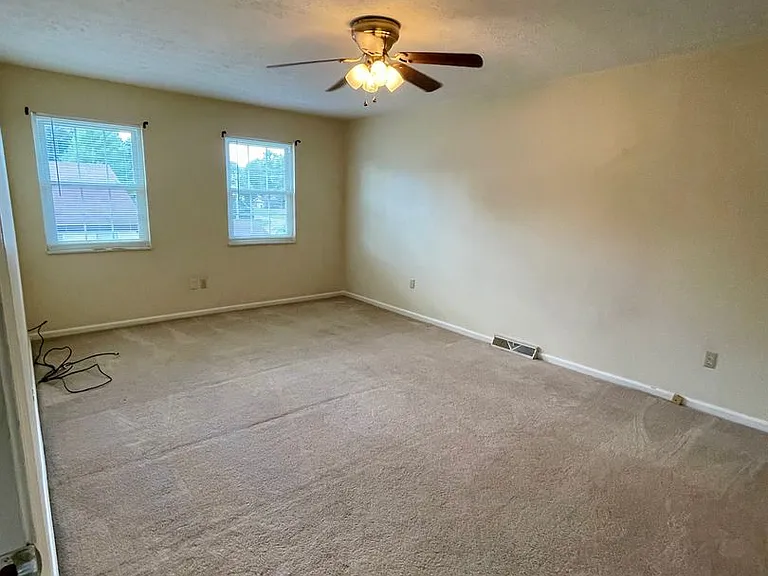 257 University Dr #2 — Photo 10