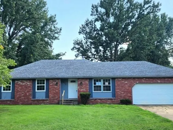 904 E Smith Street, Springfield, MO 65803