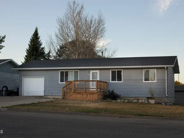 58 Custer Dr, Lincoln, ND 58504