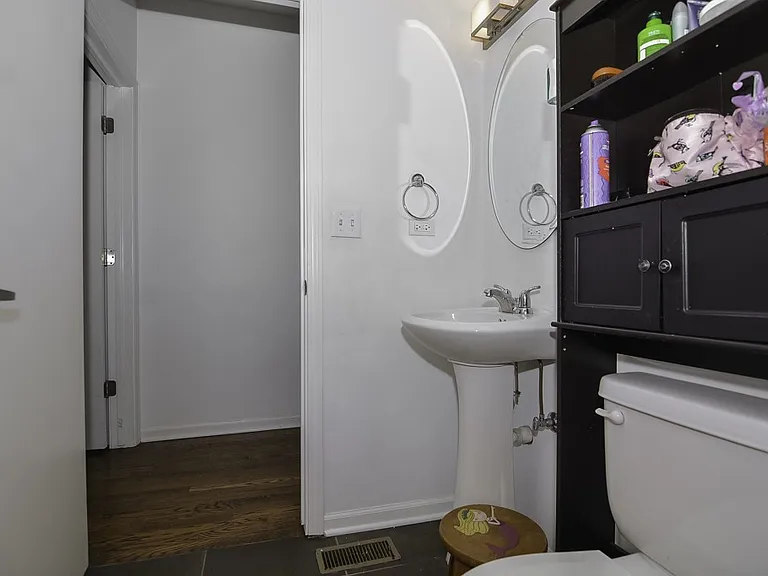 2101 W Fletcher St #1 — Photo 16