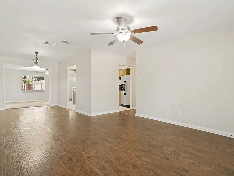 163 Antrim Dr — Photo 4