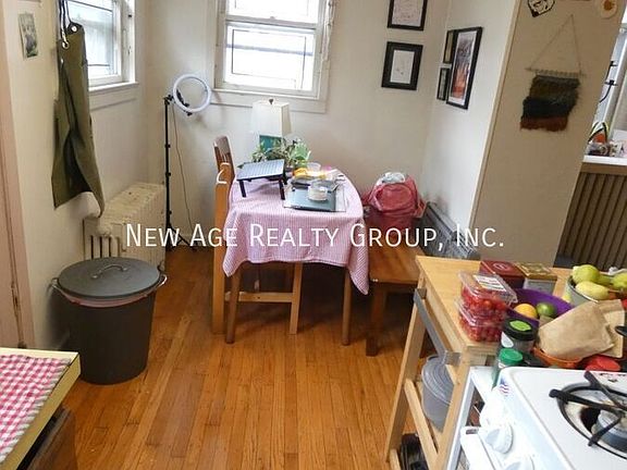 3rd image of 4406 Pine St APT 1R