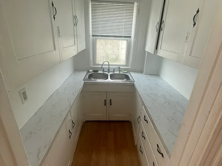 1172 N Main St #1 — Photo 8