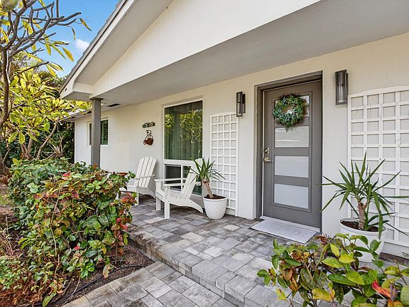 5th image of 801 SE 9th Avenue