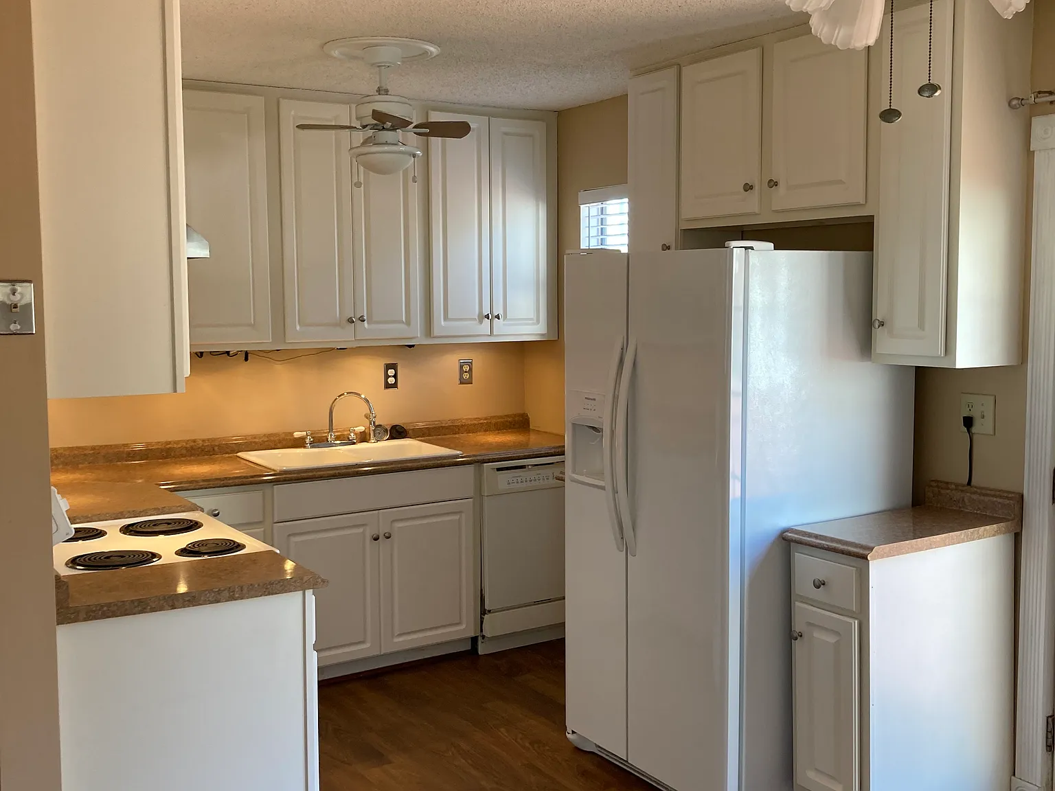 3 bed, 1.5 bath, 1333 sqft, $2,500 — Photo 2