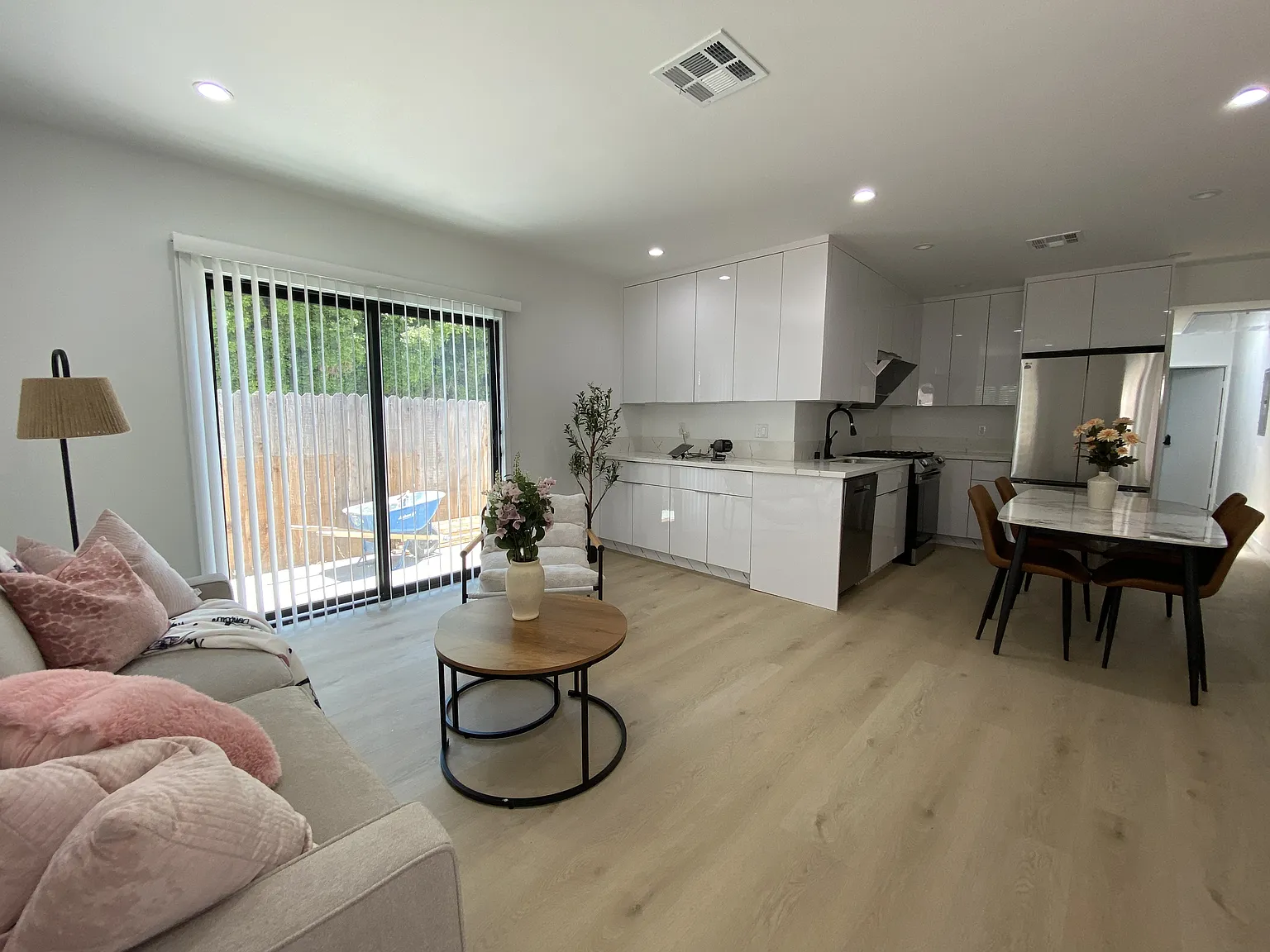 2 bed, 800 sqft, $3,900 — Photo 4