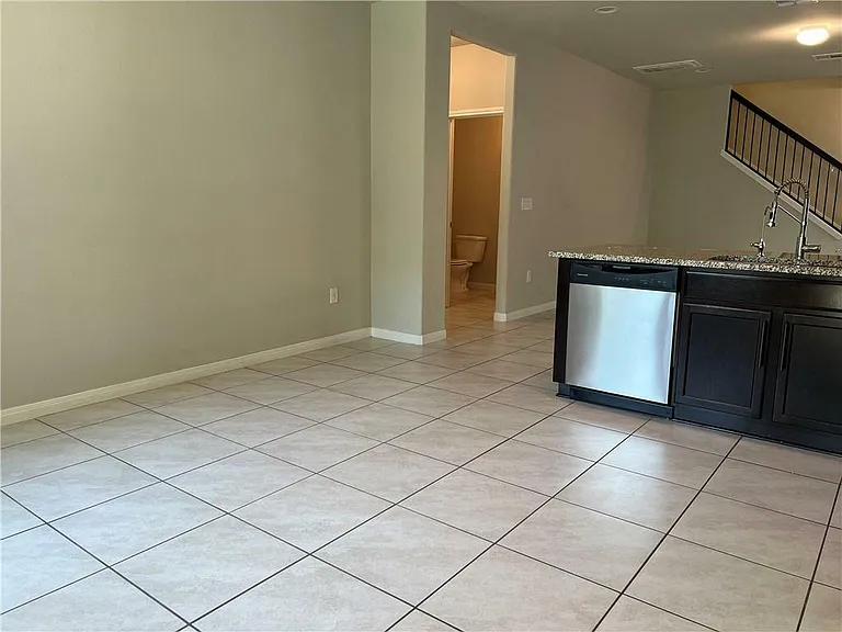1140 La Conterra Blvd — Photo 8