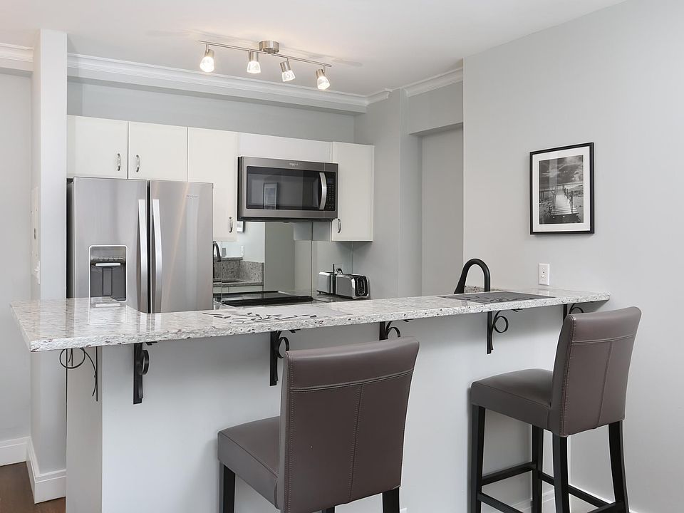 1st image of 534 Beacon St APT 501