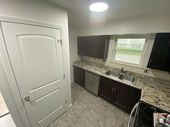 5th image of 634 Carrollton Ave #634