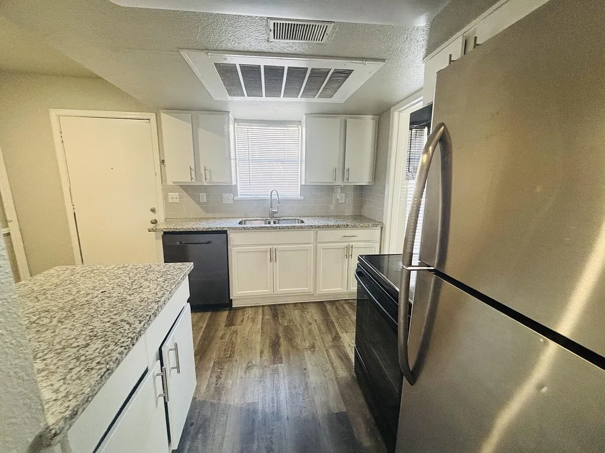 Building Photo - 6200 W Tidwell Rd #1109