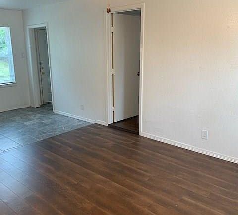 3rd image of 606 E Linda Dr