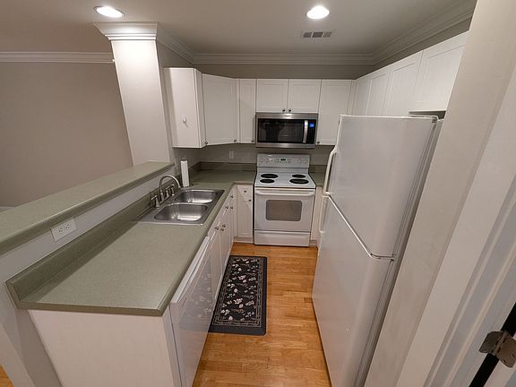 5th image of 490 Barnett Shoals Rd APT 913