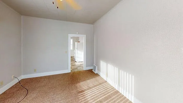 302 N 15th St — Photo 8