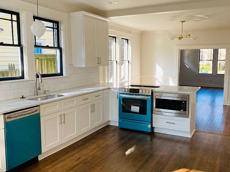 1683 York Ave — Photo 6